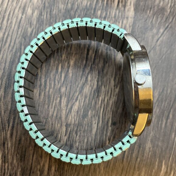 Green Ladies Watch With diamond Like bezel turquoise band New Battery - Picture 5 of 7